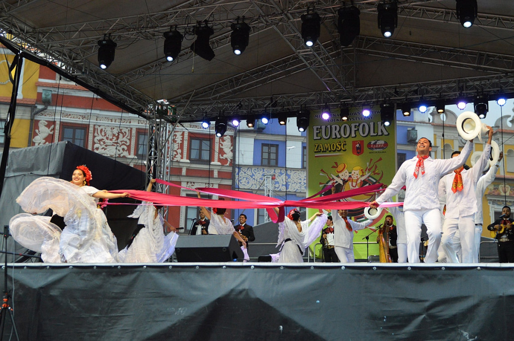 Korowód i koncert inauguracyjny XX Festiwalu EUROFOLK w obiektywie Pawła