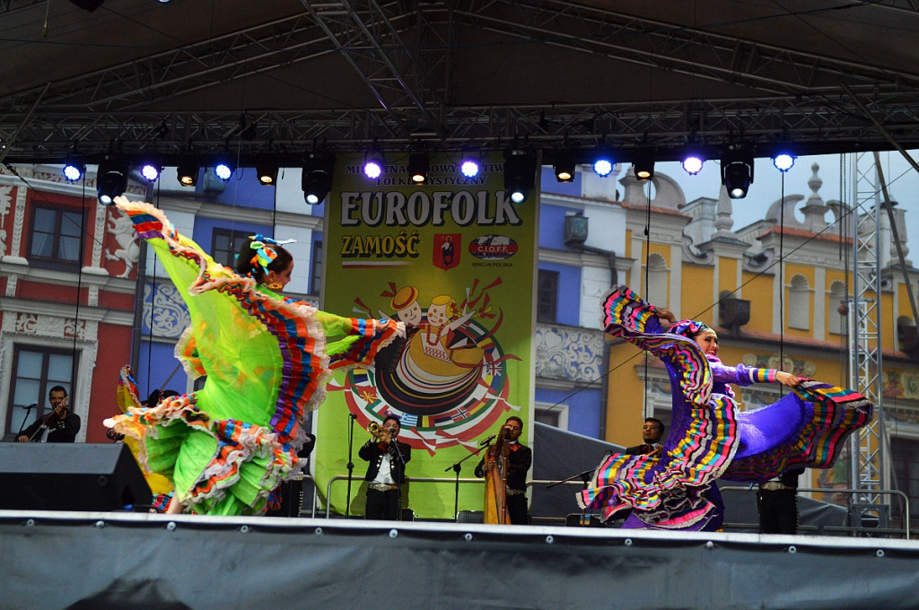 Korowód i koncert inauguracyjny XX Festiwalu EUROFOLK w obiektywie Pawła