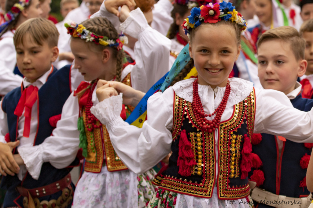 Korowód i koncert inauguracyjny XX Festiwalu EUROFOLK w obiektywie Anny