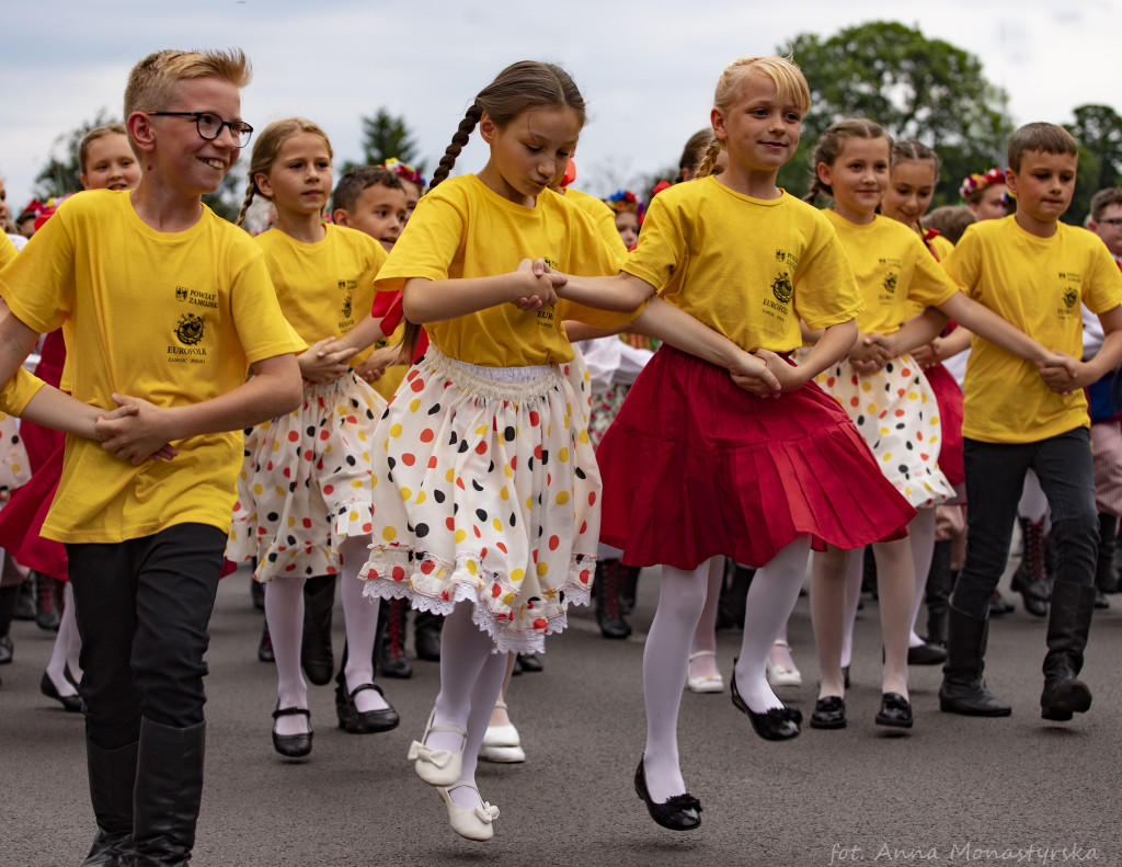 Korowód i koncert inauguracyjny XX Festiwalu EUROFOLK w obiektywie Anny