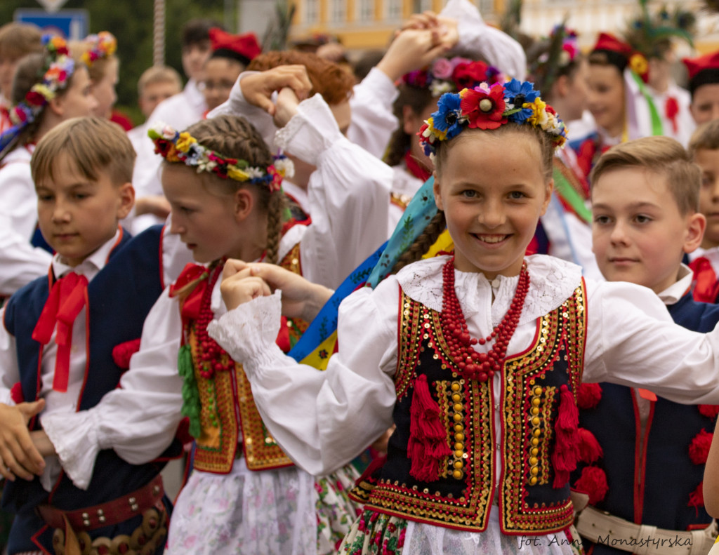 Korowód i koncert inauguracyjny XX Festiwalu EUROFOLK w obiektywie Anny