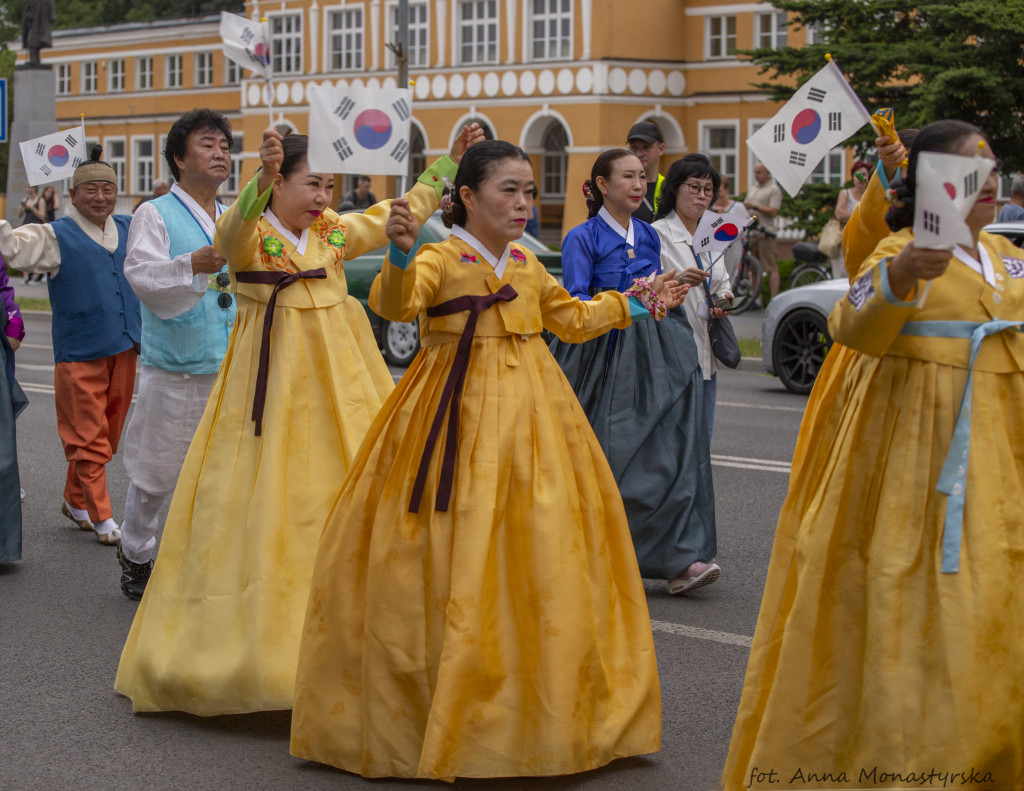 Korowód i koncert inauguracyjny XX Festiwalu EUROFOLK w obiektywie Anny