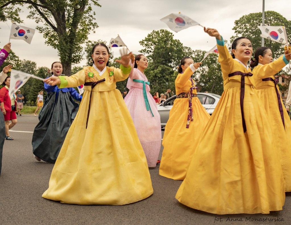 Korowód i koncert inauguracyjny XX Festiwalu EUROFOLK w obiektywie Anny