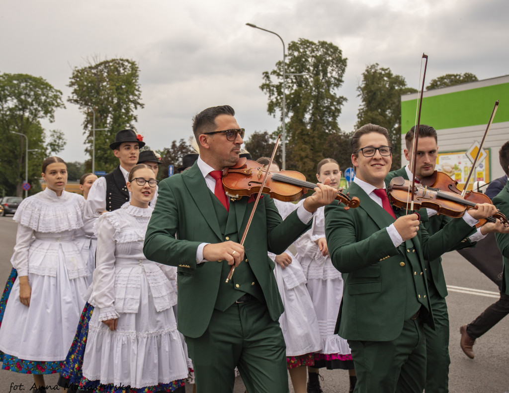 Korowód i koncert inauguracyjny XX Festiwalu EUROFOLK w obiektywie Anny