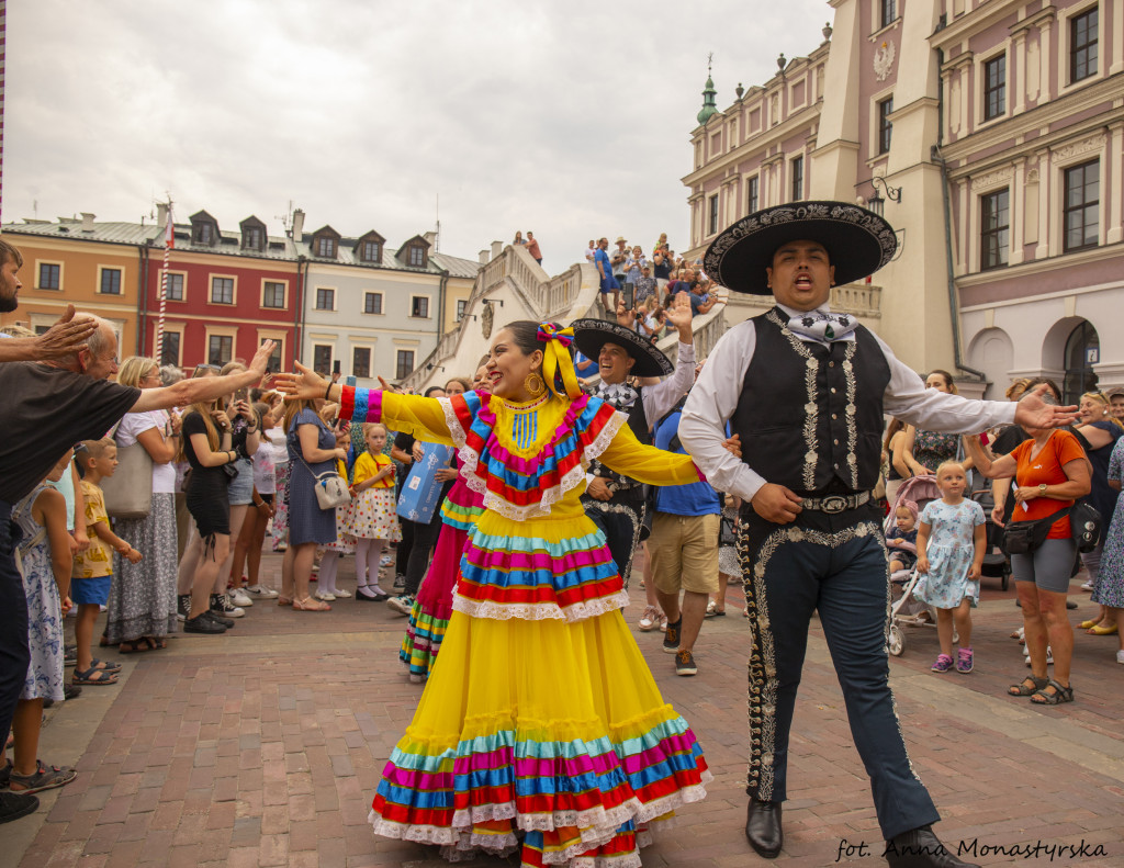 Korowód i koncert inauguracyjny XX Festiwalu EUROFOLK w obiektywie Anny
