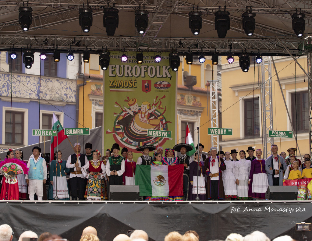 Korowód i koncert inauguracyjny XX Festiwalu EUROFOLK w obiektywie Anny