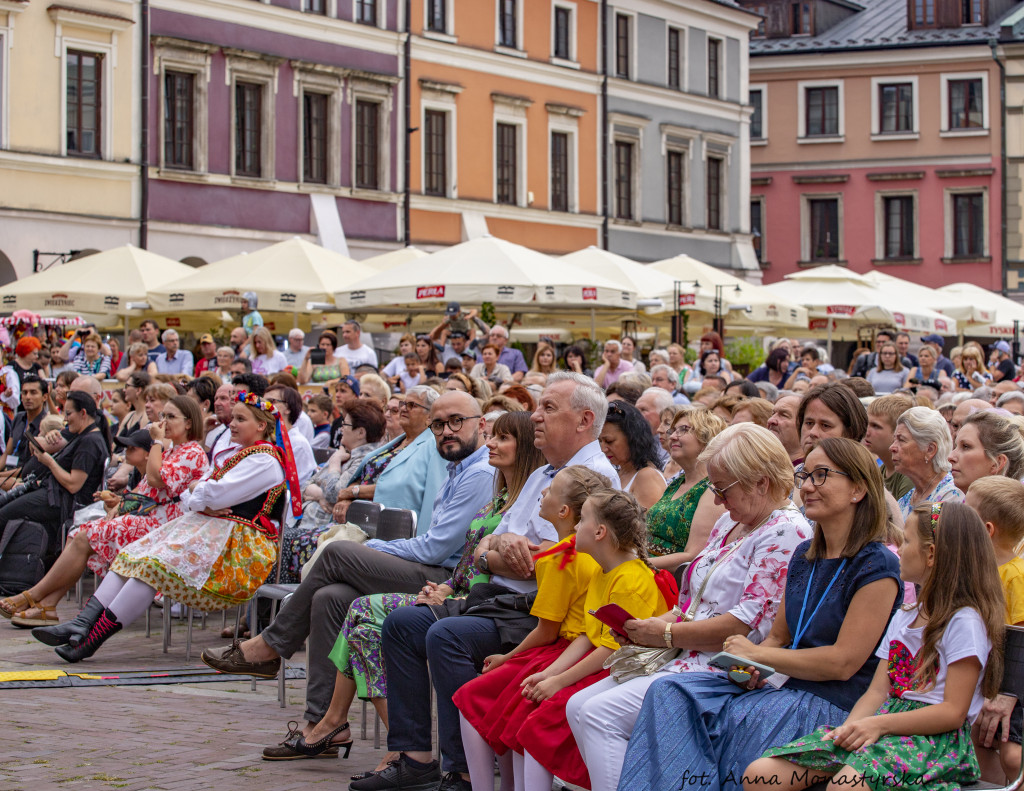 Korowód i koncert inauguracyjny XX Festiwalu EUROFOLK w obiektywie Anny