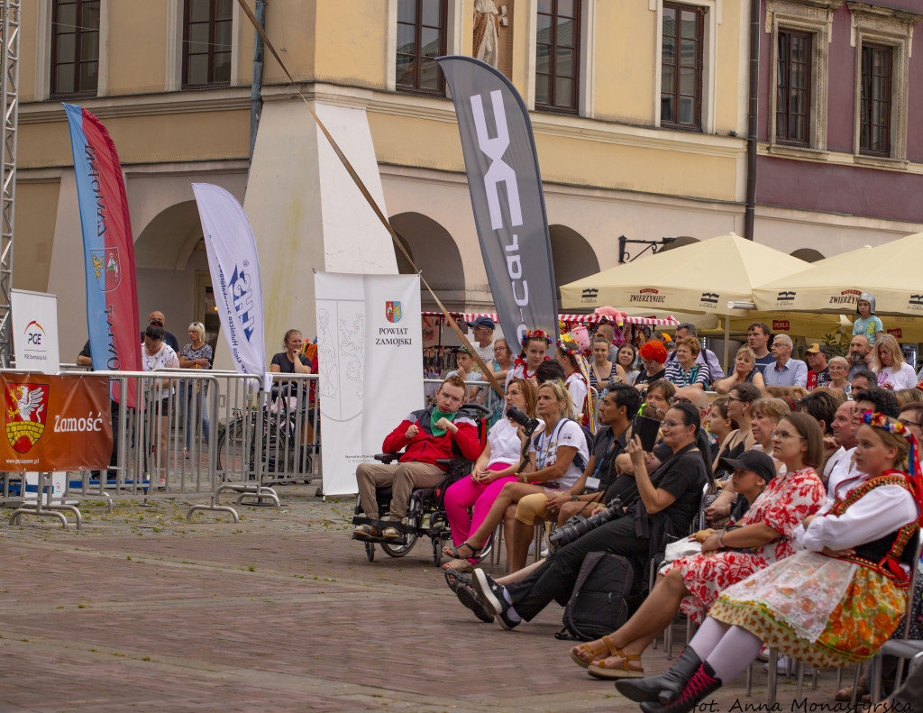 Korowód i koncert inauguracyjny XX Festiwalu EUROFOLK w obiektywie Anny