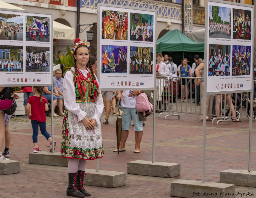 Korowód i koncert inauguracyjny XX Festiwalu EUROFOLK w obiektywie Anny