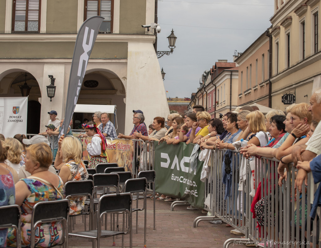 Korowód i koncert inauguracyjny XX Festiwalu EUROFOLK w obiektywie Anny