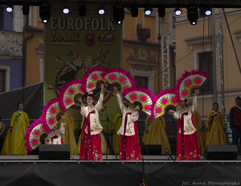 Korowód i koncert inauguracyjny XX Festiwalu EUROFOLK w obiektywie Anny