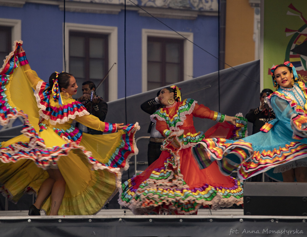 Korowód i koncert inauguracyjny XX Festiwalu EUROFOLK w obiektywie Anny