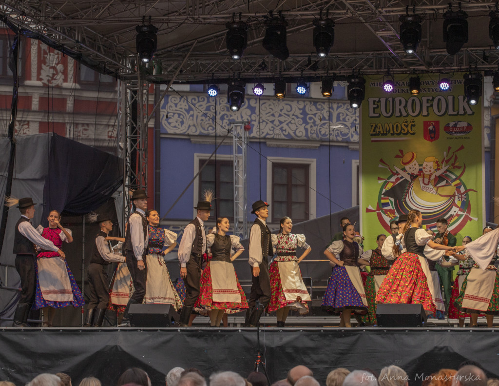 Korowód i koncert inauguracyjny XX Festiwalu EUROFOLK w obiektywie Anny