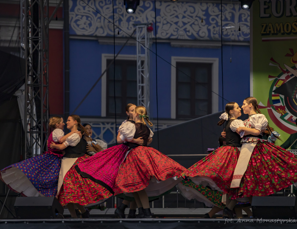 Korowód i koncert inauguracyjny XX Festiwalu EUROFOLK w obiektywie Anny