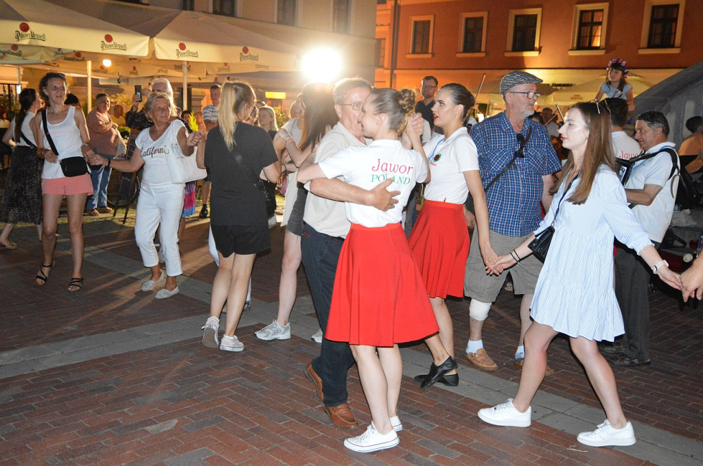 XX EUROFOLK: Zabawa folkowa porwała mieszkańców do tańca