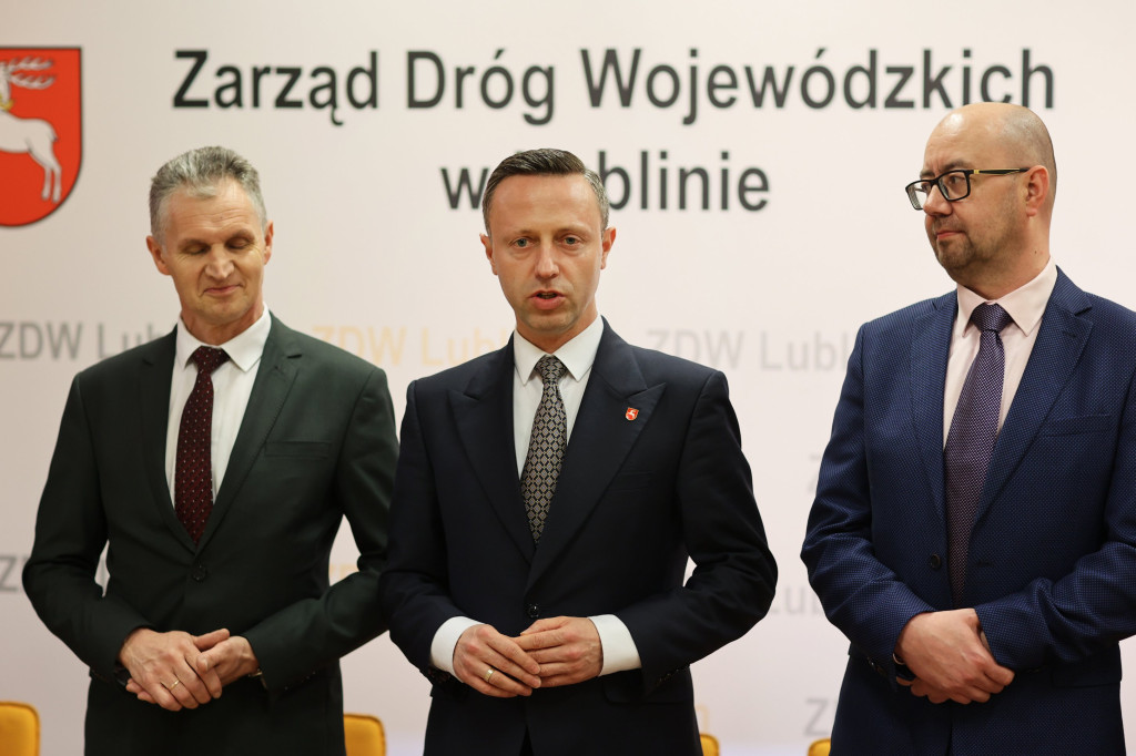 Podpisanie umów na modernizację dróg wojewódzkich Nr 853 i Nr 863  w powiecie biłgorajskim