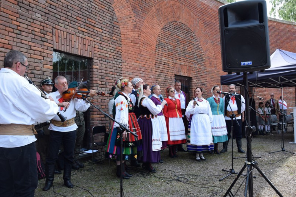 Odsłonięcie płyty żołnierzy AK na Rotundzie