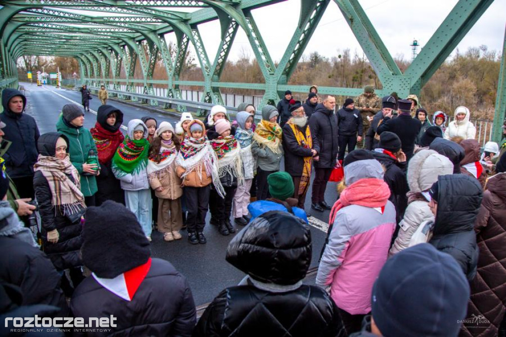 Zosin. Polscy harcerze przekazali Betlejemskie Światło Pokoju ukraińskim skautom