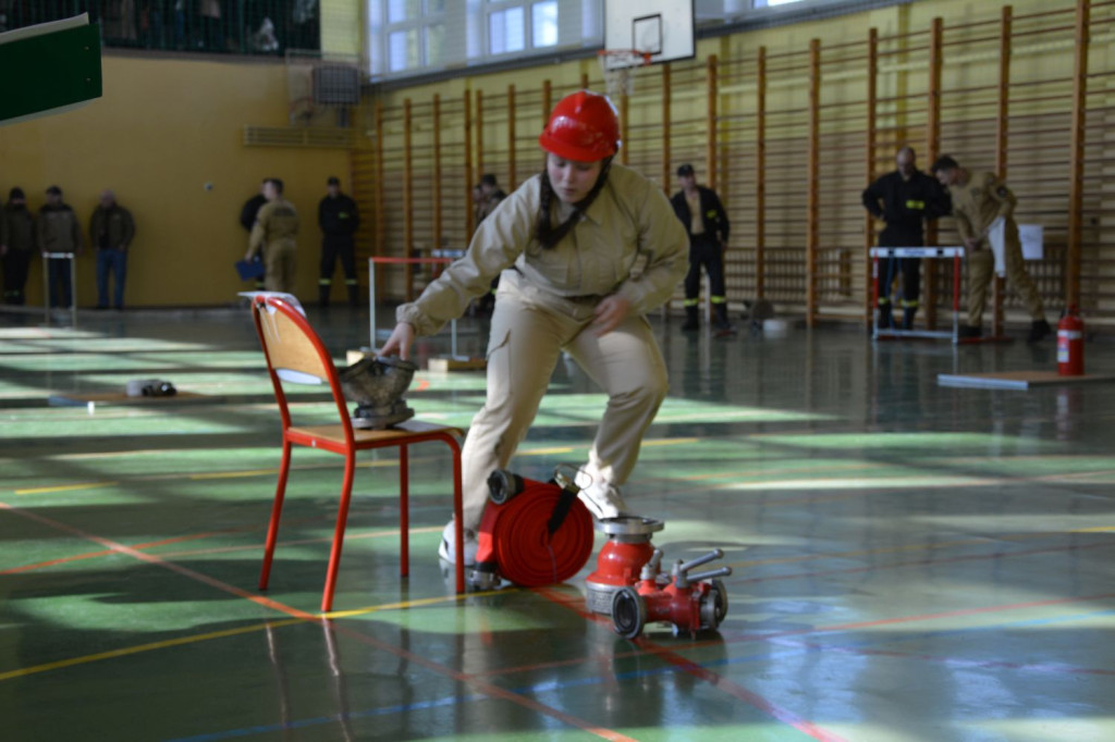 Halowe Zawody Sportowo Pożarnicze dla MDP w Miączynie