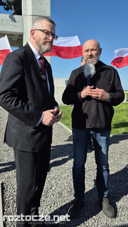 NIE wiatrakom przy Pomniku Chwały Kawalerii i Artylerii Konnej
