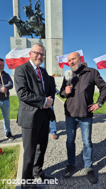 NIE wiatrakom przy Pomniku Chwały Kawalerii i Artylerii Konnej