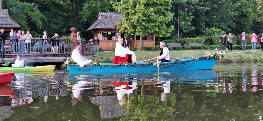 Wodna procesja w Zwierzyńcu