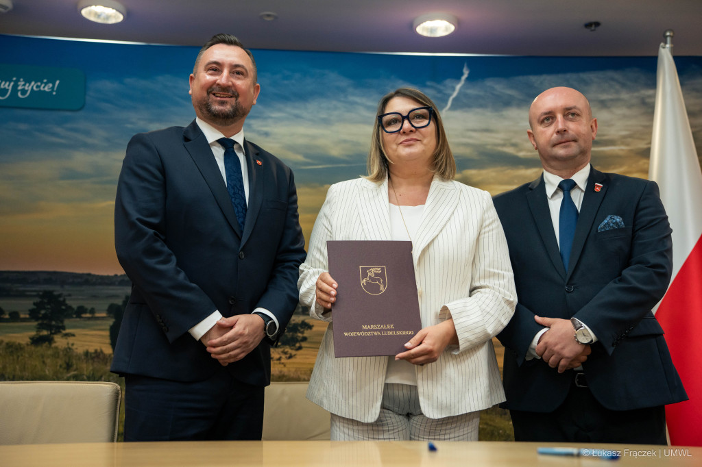 Dotacje marszałka na drogi gruntów rolnych