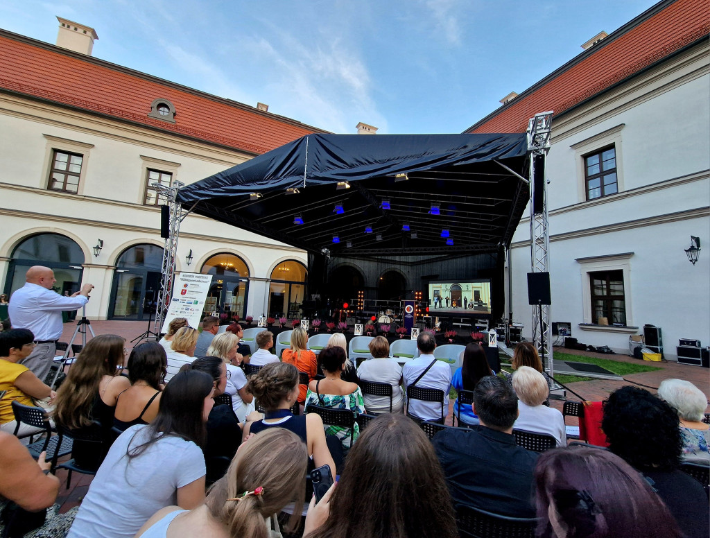 NIEwypowiedziane – młodzi twórcy z Zamościa i ich tomik poezji