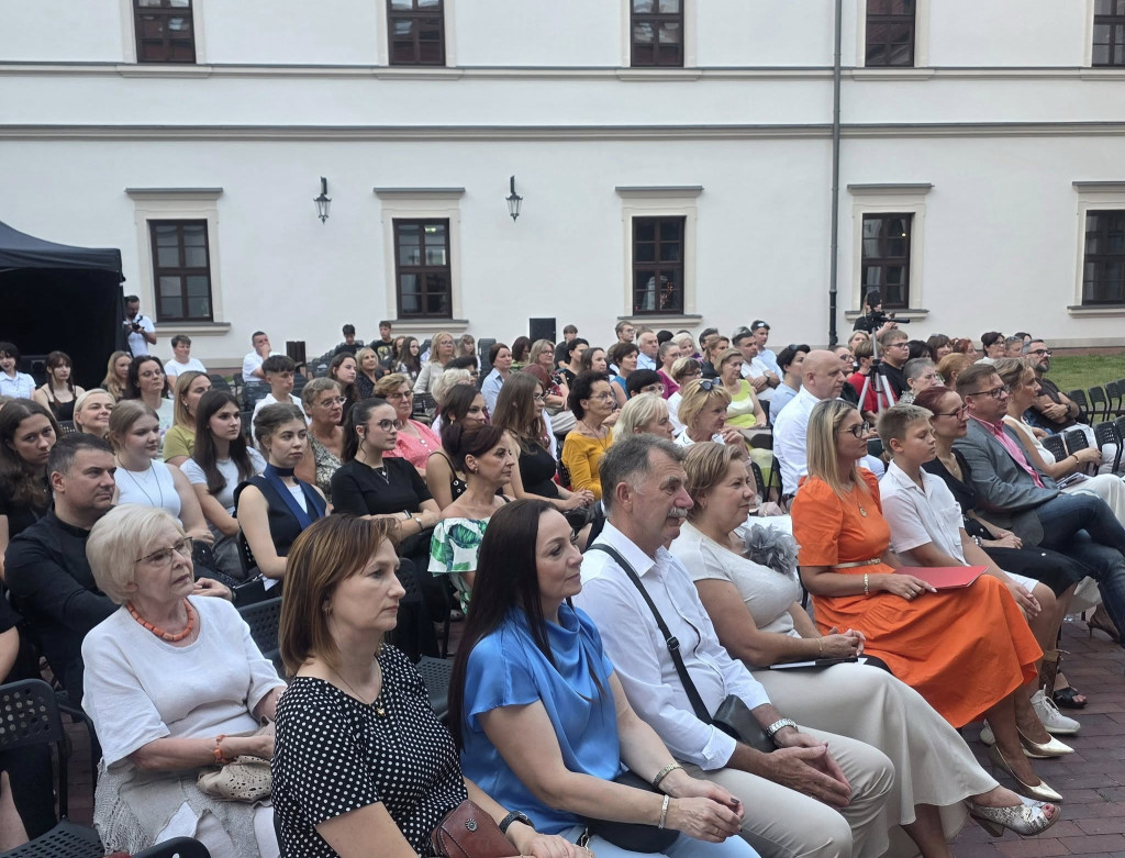 NIEwypowiedziane – młodzi twórcy z Zamościa i ich tomik poezji