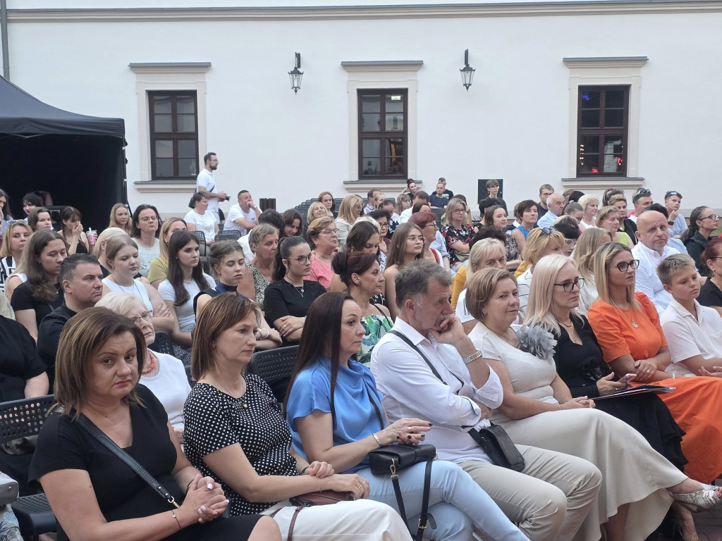 NIEwypowiedziane – młodzi twórcy z Zamościa i ich tomik poezji