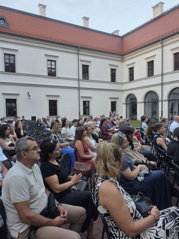 NIEwypowiedziane – młodzi twórcy z Zamościa i ich tomik poezji