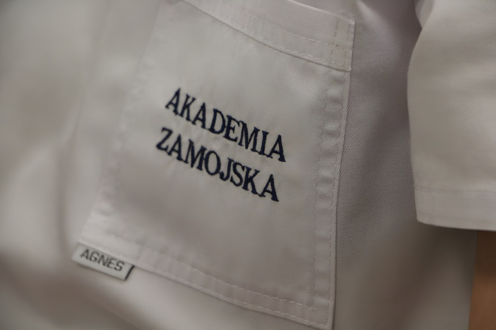 Czepkowanie absolwentów pielęgniarstwa w Akademii Zamojskiej