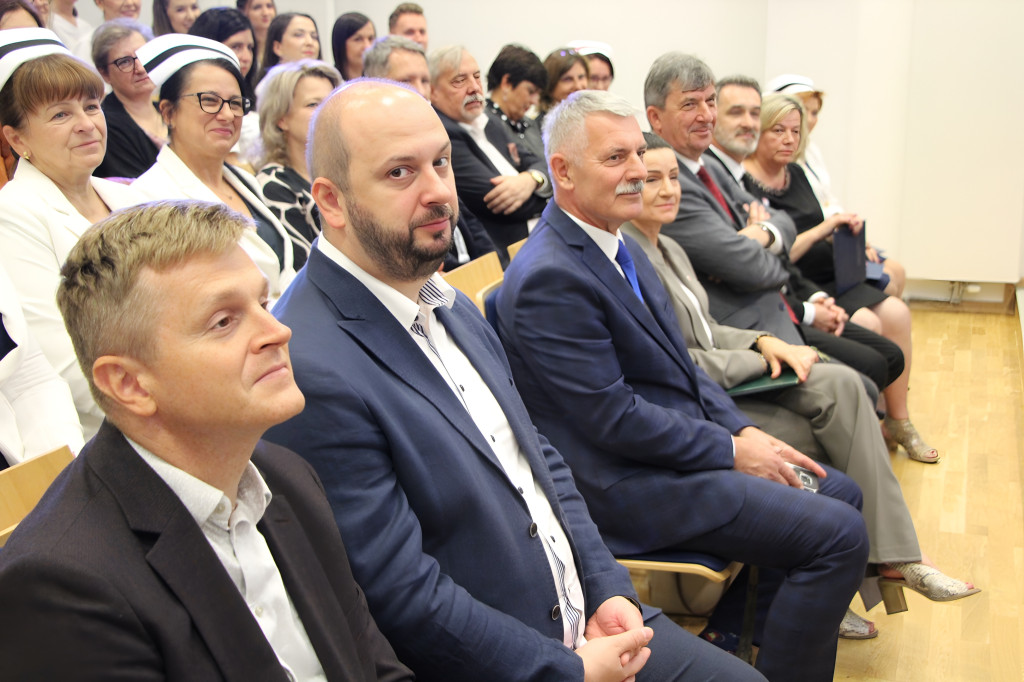 Czepkowanie absolwentów pielęgniarstwa w Akademii Zamojskiej