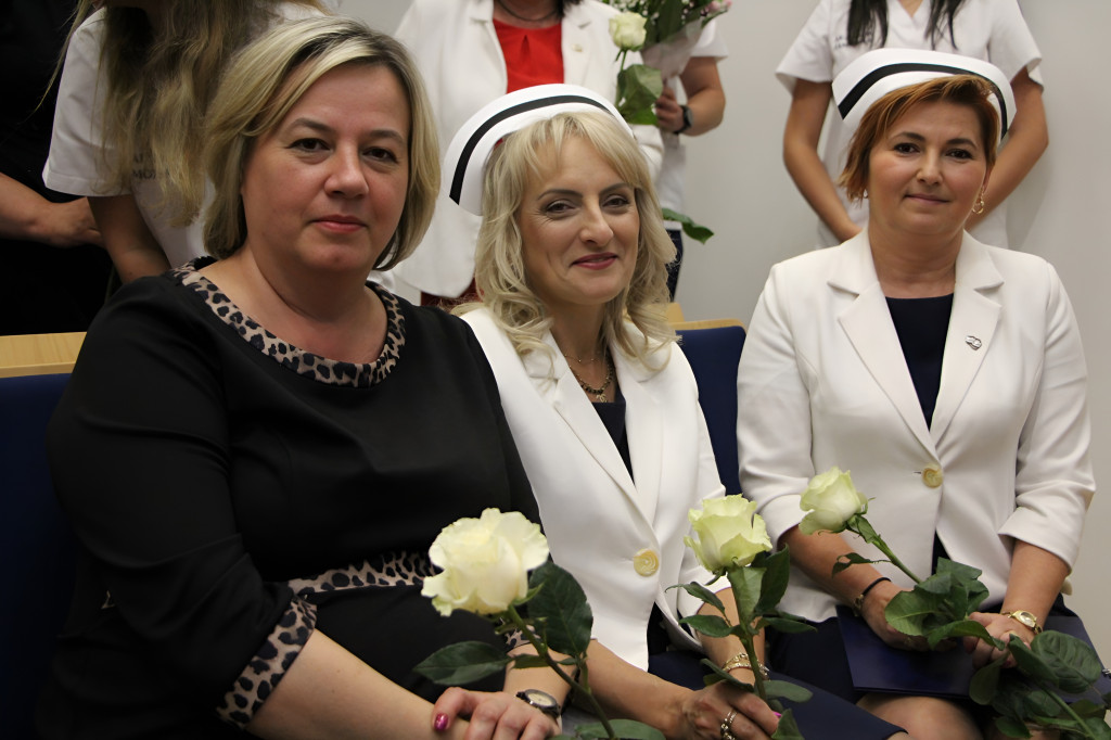 Czepkowanie absolwentów pielęgniarstwa w Akademii Zamojskiej
