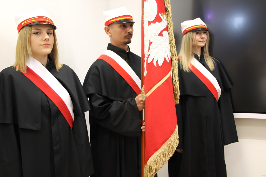 Czepkowanie absolwentów pielęgniarstwa w Akademii Zamojskiej