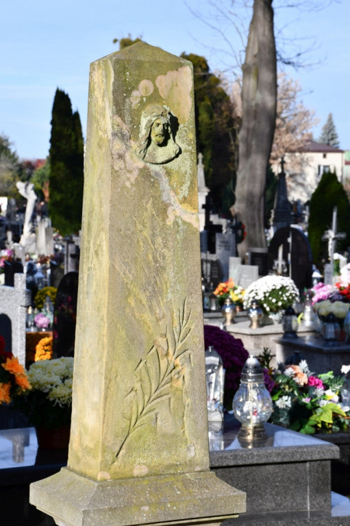 Kwesta 1 listopada na cmentarzu