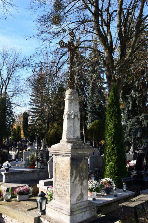 Kwesta 1 listopada na cmentarzu