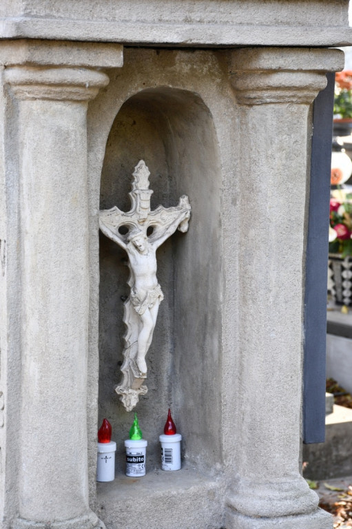 Kwesta 1 listopada na cmentarzu