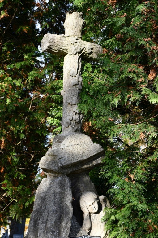 Kwesta 1 listopada na cmentarzu