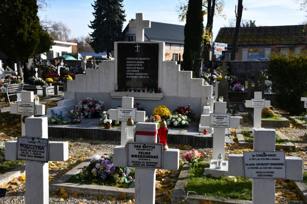 Kwesta 1 listopada na cmentarzu