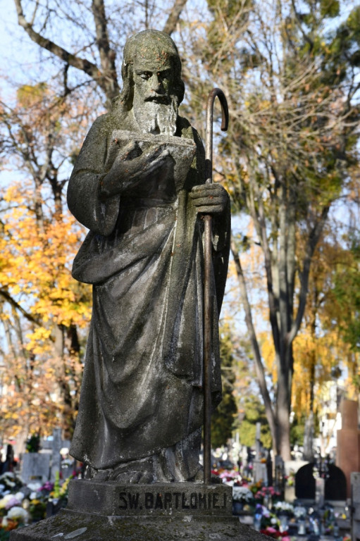 Kwesta 1 listopada na cmentarzu