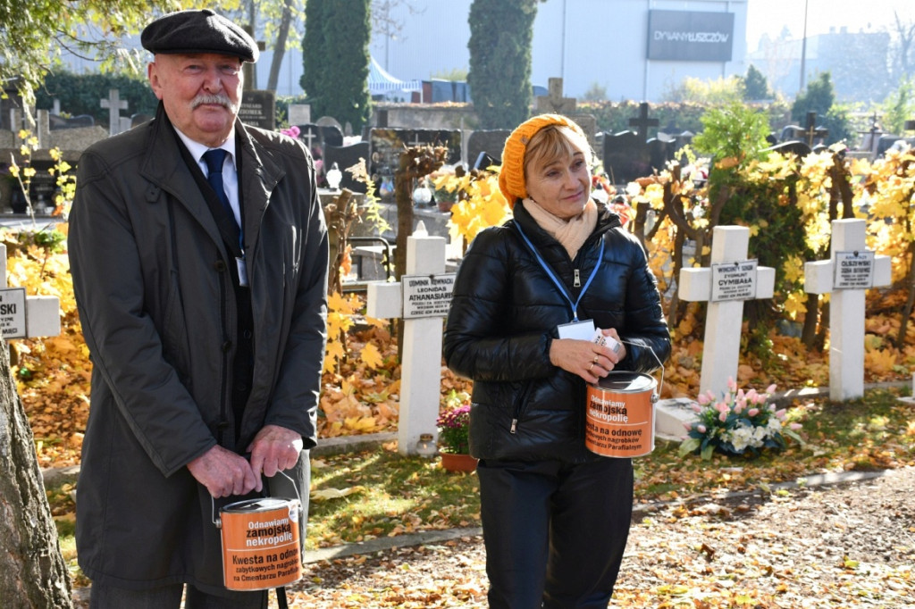 Kwesta 1 listopada na cmentarzu