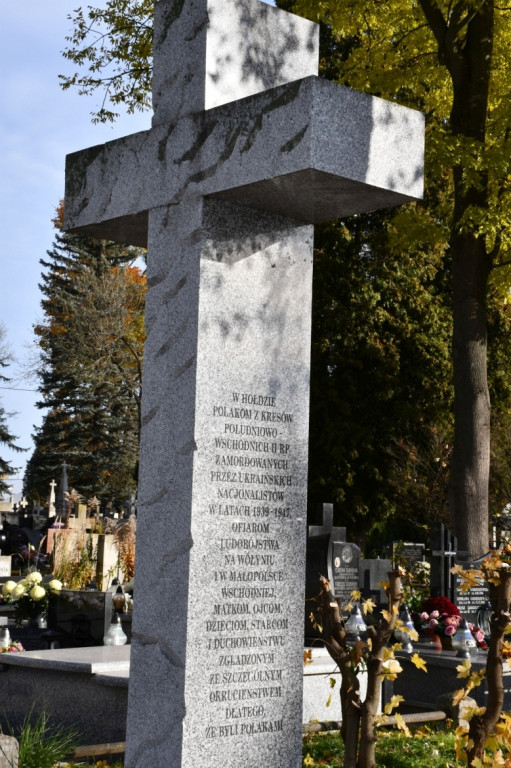 Kwesta 1 listopada na cmentarzu