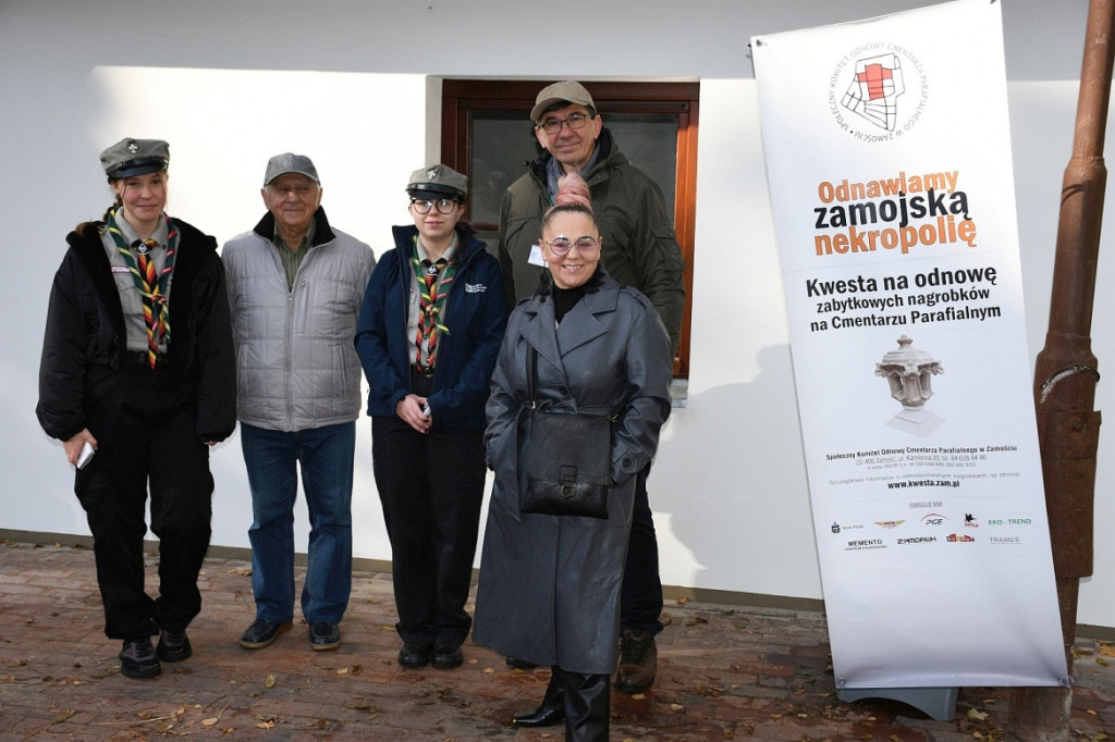 Kwesta 1 listopada na cmentarzu