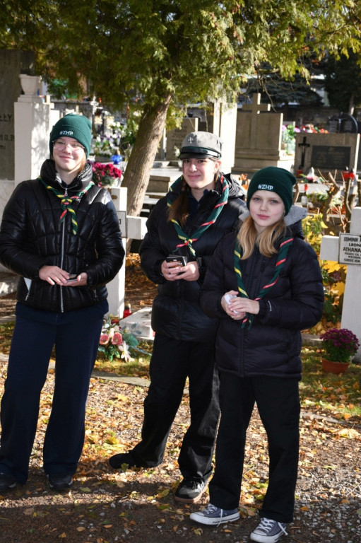 Kwesta 1 listopada na cmentarzu