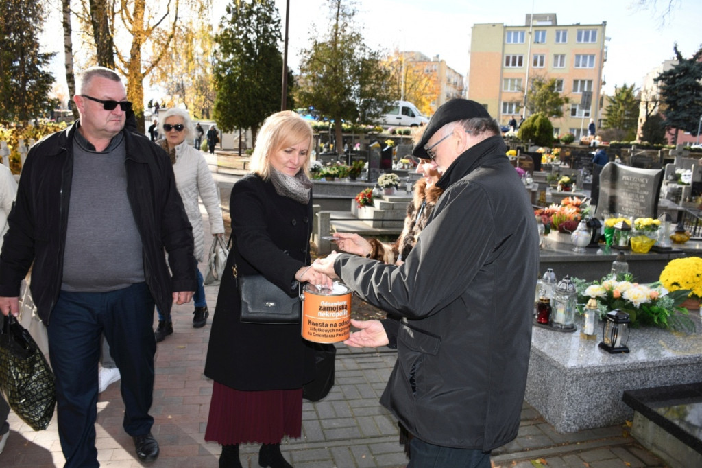 Kwesta 1 listopada na cmentarzu