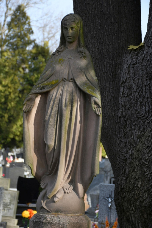 Kwesta 1 listopada na cmentarzu