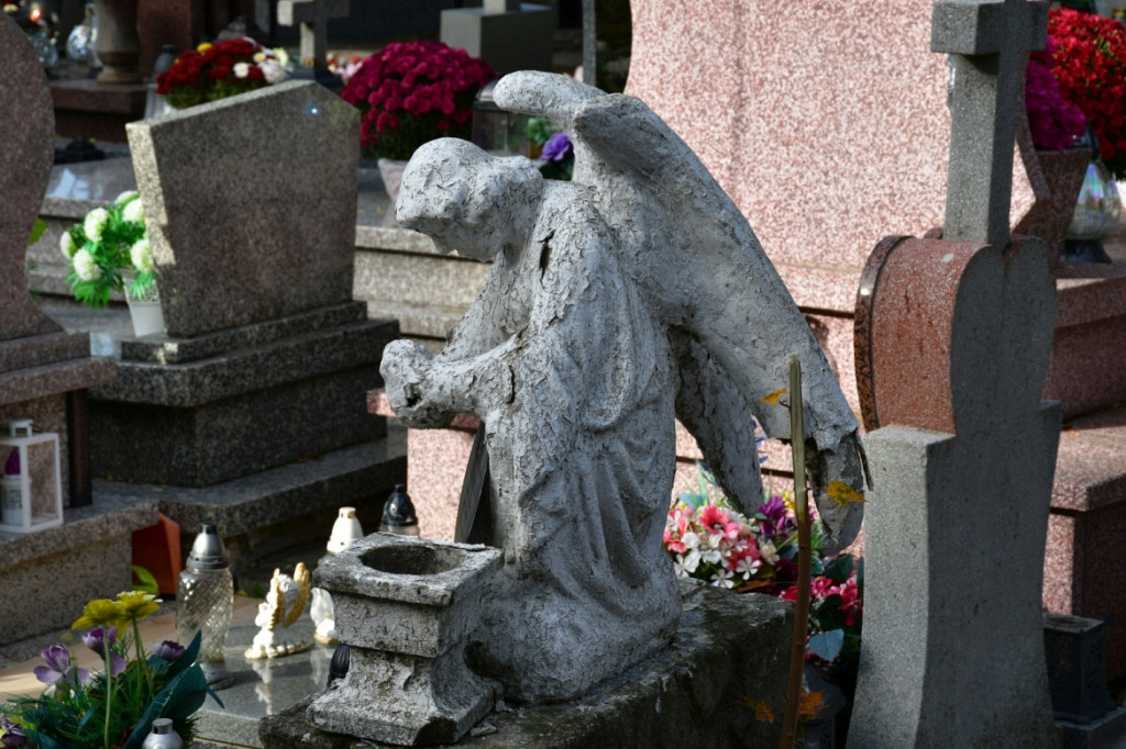 Kwesta 1 listopada na cmentarzu