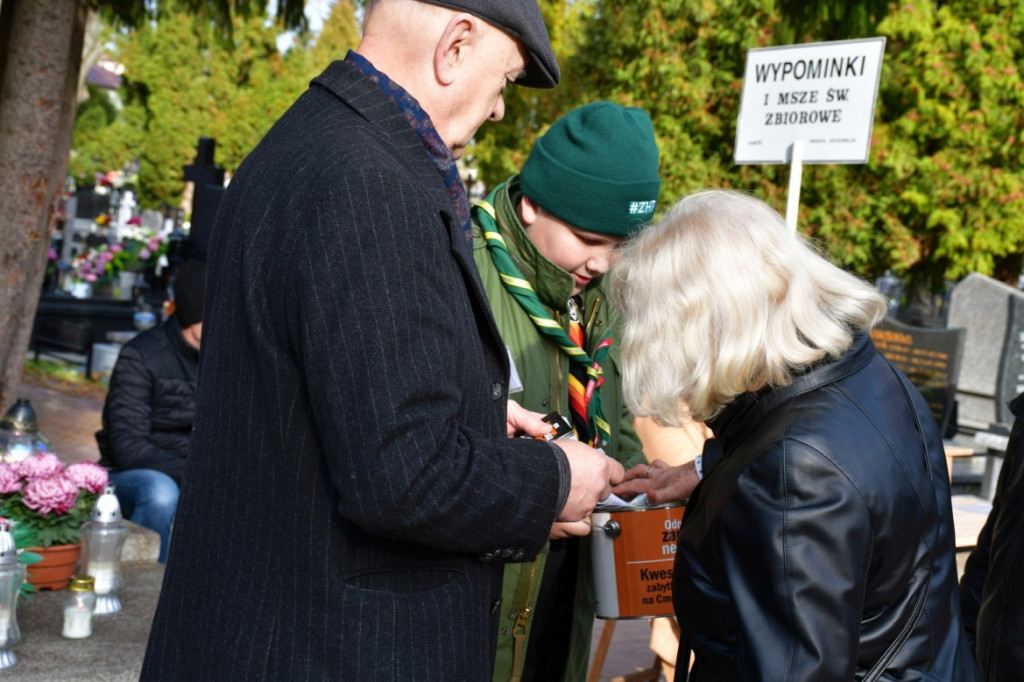 Kwesta 1 listopada na cmentarzu