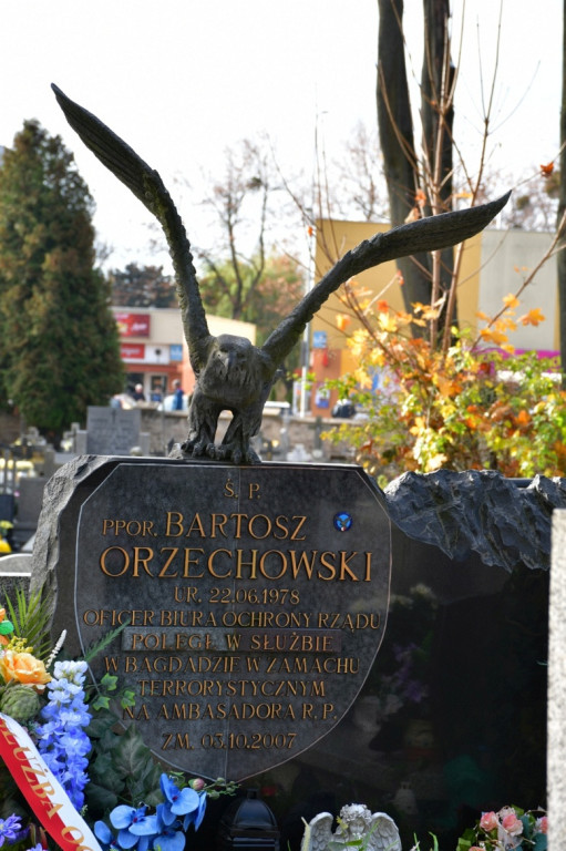 Kwesta 1 listopada na cmentarzu